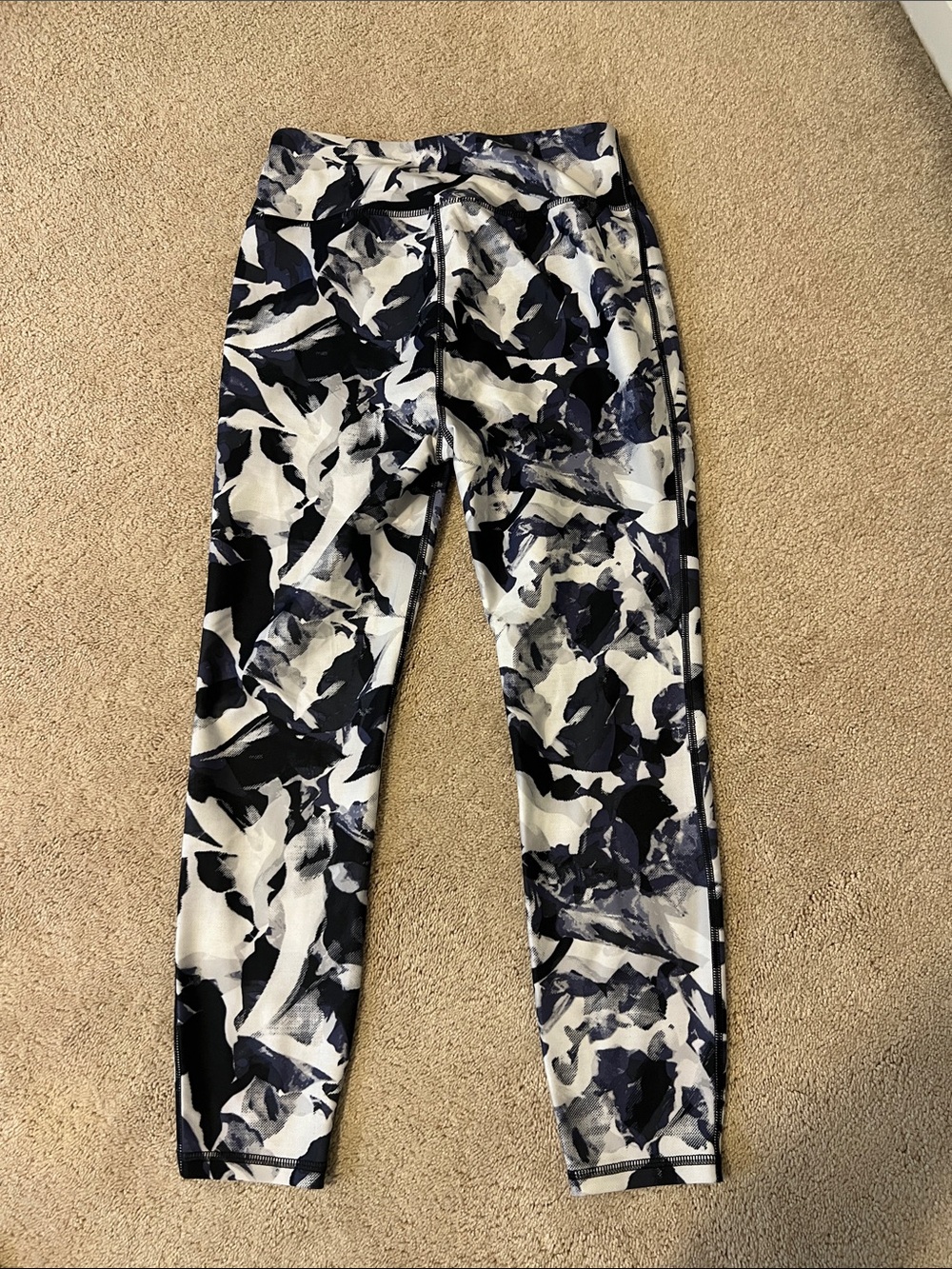 Avia Black, White & Gray Abstract Print Leggings Like New Size Small - Picture 3 of 6